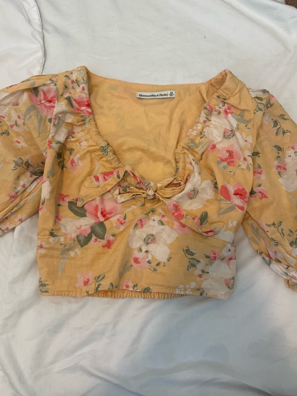 Abercrombie & Fitch Yellow Floral Tie-Front Puff Sleeve Crop
